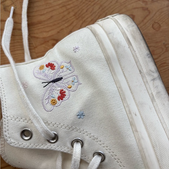 Converse Platform Hi top with embroidred butterfly white all star hi top size 7 - Picture 6 of 13